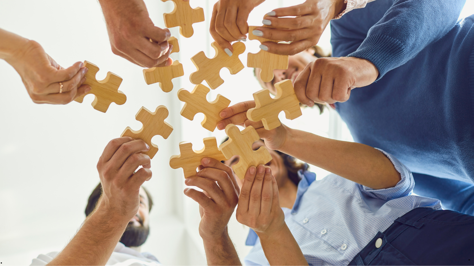 Teamleden met puzzelstukjes - Canva Pro Teamleden met puzzelstukjes